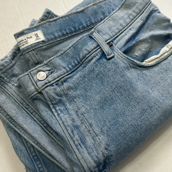 Abercrombie & Fitch The 90s Straight Ultra High Rise Distressed Denim 34/18R - Picture 1 of 14